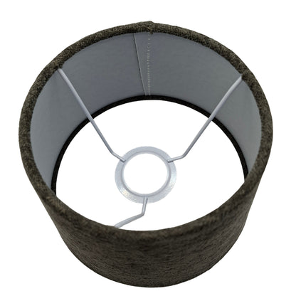 De antracieten lampenkap van de Wooly-serie biedt een moderne uitstraling. Perfect voor een sfeervol interieur.