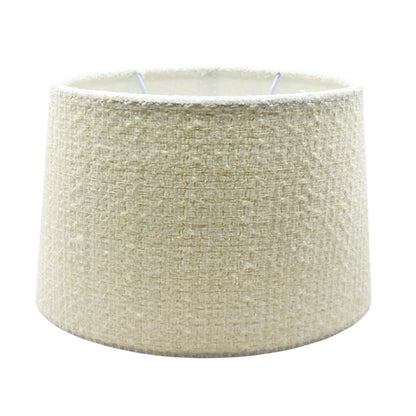 Modern crèmekleurige lampenkap uit de Wooly-serie. Perfect voor een warme, sfeervolle uitstraling in uw interieur.