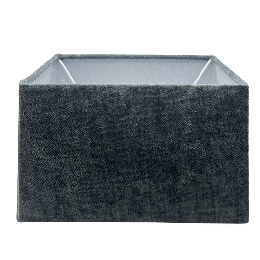 Modern donkergrijze lampenkap Conica met een strakke vormgeving. Perfect voor een eigentijdse sfeer in jouw interieur.