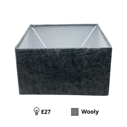 Detailweergave van de donkergrijze lampenkap Conica Rechteck. Deze moderne kap voegt een luxe tintje toe aan je interieur.