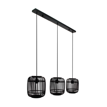 Gedetailleerde blik op de zwarte Woven hanglamp. Deze moderne lamp voegt een unieke charme toe aan elke ruimte.