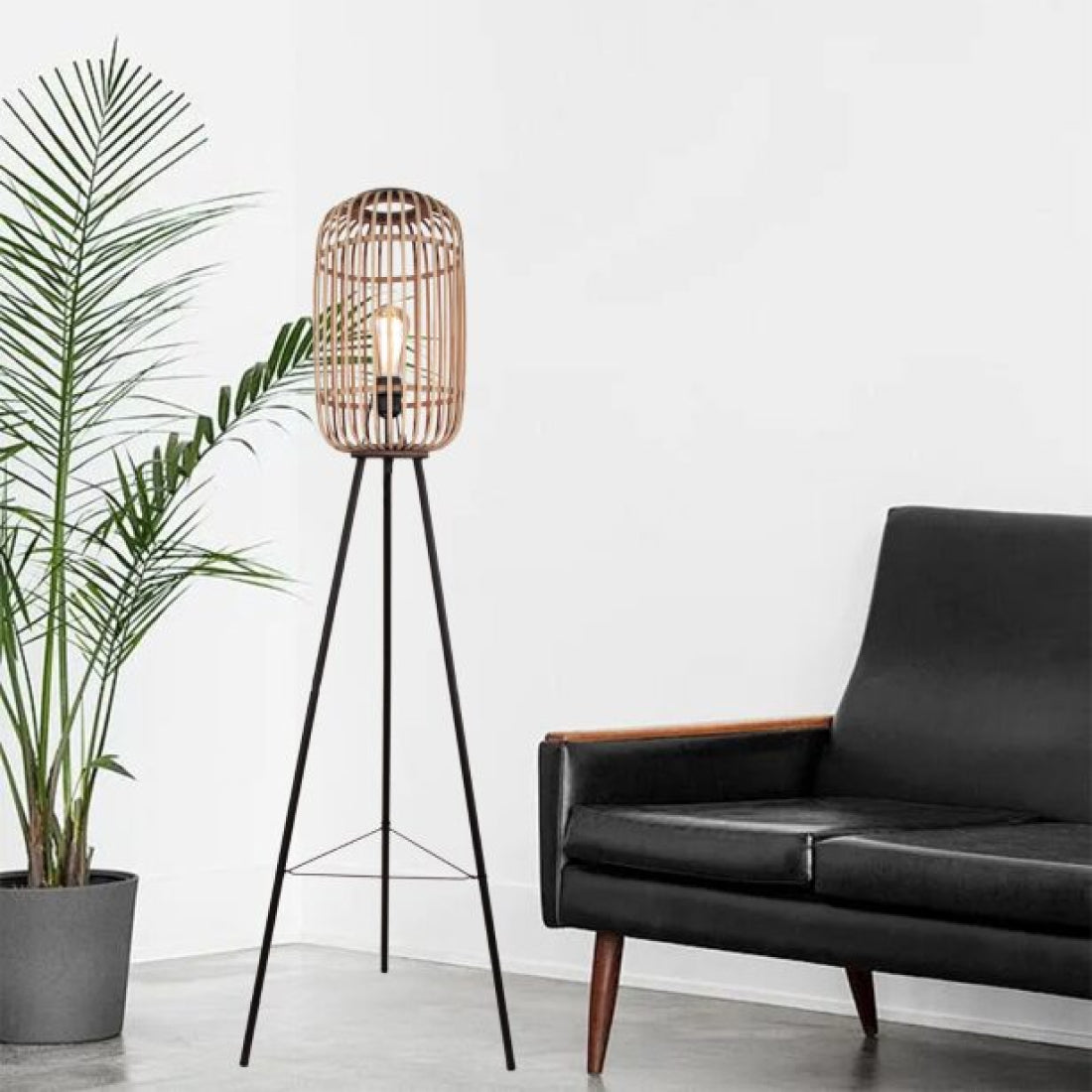 Een warme gloed komt vrij uit de beige Woven vloerlamp. Perfect voor een gezellige, ontspannen sfeer in jouw interieur.
